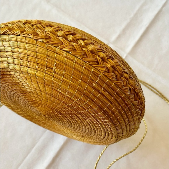 Rare Golden Grass Circle Purse - Picture 3 of 3